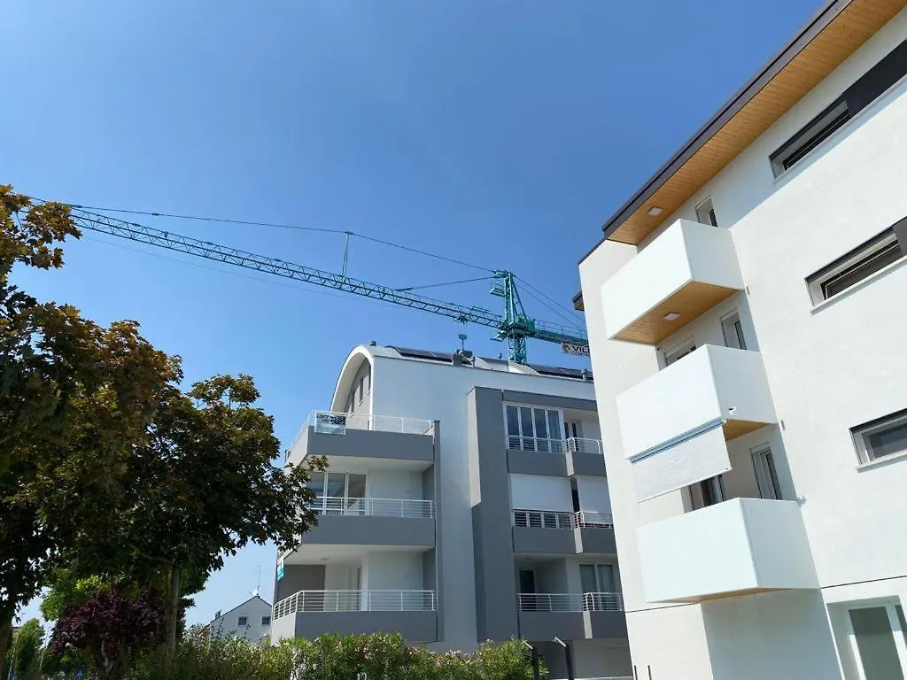 Nuovo Appartamento Con Terrazzo E Piscina Lido di Jesolo Italy