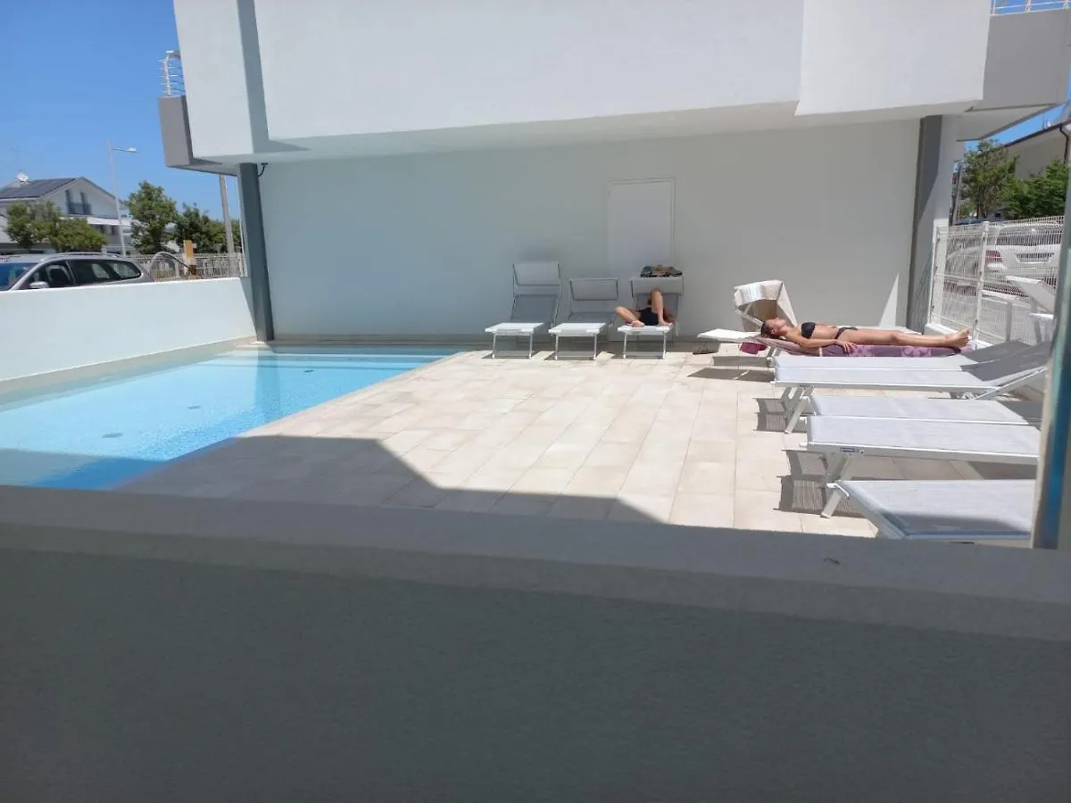 Apartment Nuovo Appartamento Con Terrazzo E Piscina Lido di Jesolo Italy
