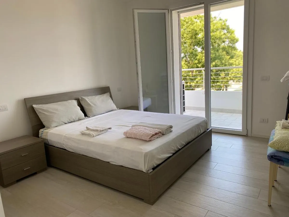 Nuovo Appartamento Con Terrazzo E Piscina Lido di Jesolo 0*,  Italy